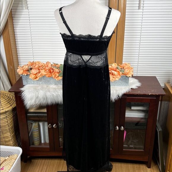 torrid Velour Lace Maxi Lingerie Slip NWT Size 2 - Picture 5 of 10